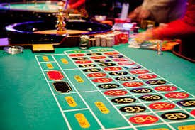 Pengguna menerima tips dan pengingat responsible gaming lewat perangkat mobile